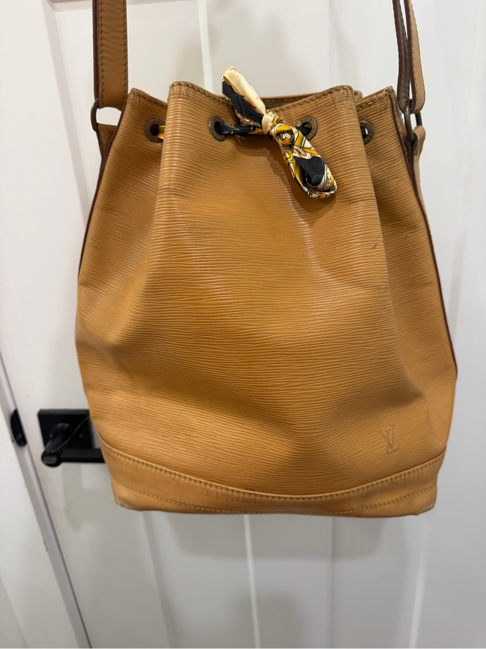 Louis Vuitton Tan epi leather bucket bag with twilly